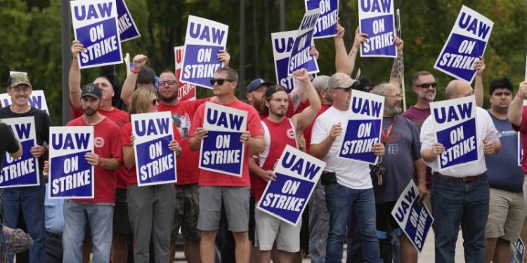 GM union workers ratify UAW deal following contentious vote
