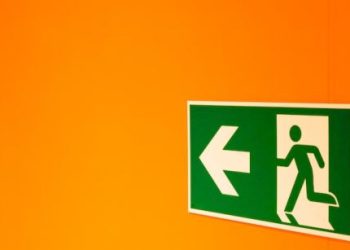 Panic At Binance Following CZ’s Departure? Analyzing 24-Hour Inflow and Outflow Trends