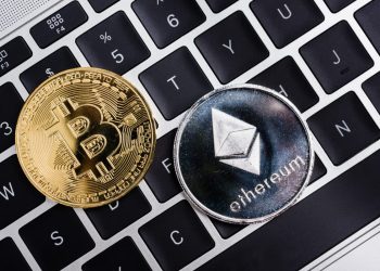 Bitcoin and Ethereum: Ethereum is holding above $2000