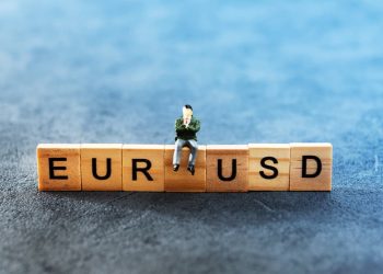 EURUSD holds at 1.09200 while GBPUSD jumps to 1.25600