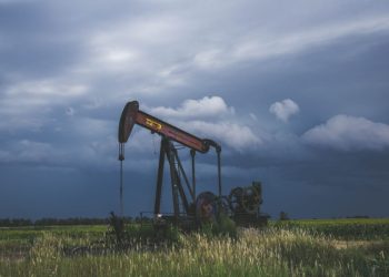 Trading Oil Amid Market Shift & Economic Indicators