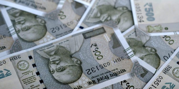 Unravelling the Dynamics of the Indian Rupee Rate