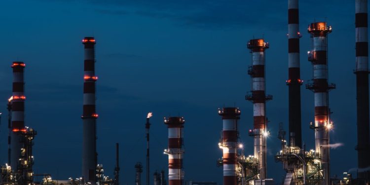 Oil Prices Navigate Geopolitical Crossroads Amid Tensions