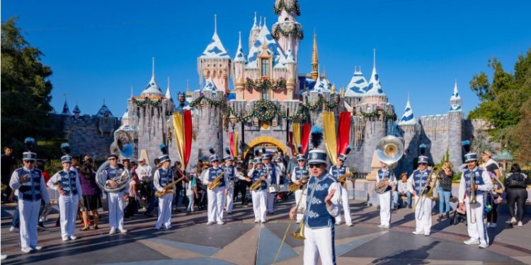 Disneyland characters and parades cast members launch unionization effort