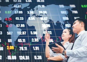 Asian Currencies Gain as Dollar Dips 0.1%