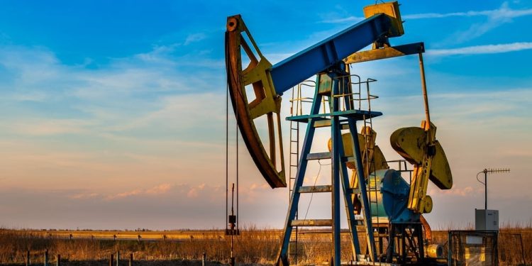 Oil Prices Waver: Brent at $83.27, WTI at $78.08