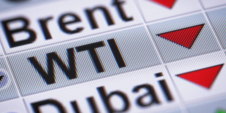 Brent Oil Drops 0.5% to $81.24, WTI Down 0.4%