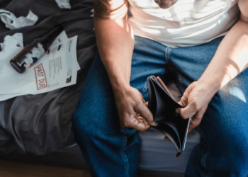 Bitcoin Wallets Bleed: 730K Investors Exit Despite Record $7 Billion ETF Inflows