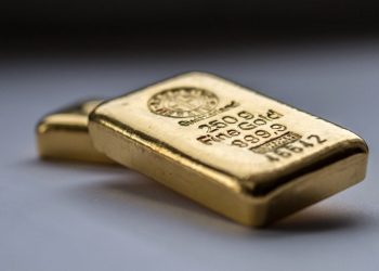 Gold Stays Steady: Trades Between $2,000-$2,050 