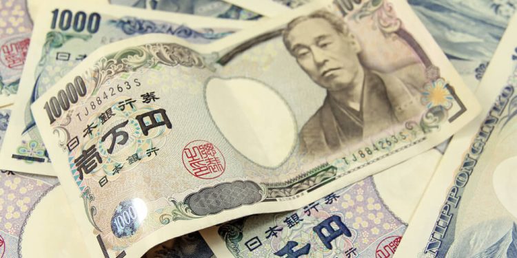 Yen Hits 10-Week Low, Dollar Eyes 4th Weekly Gain