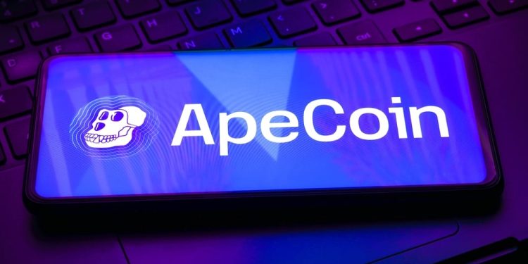 ApeCoin and Akita Inu: ApeCoin under pressure at 2,000