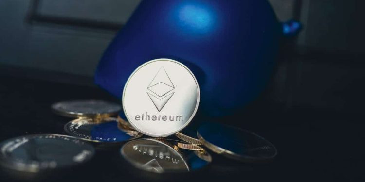 The price of Ethereum rises to the $4045 level on Monday