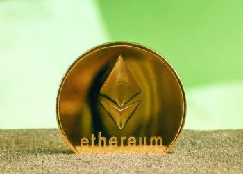 The price of Ethereum falls to the support level at $3520