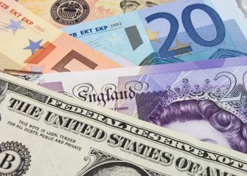 EURUSD and GBPUSD: GBPUSD falls to a new daily low