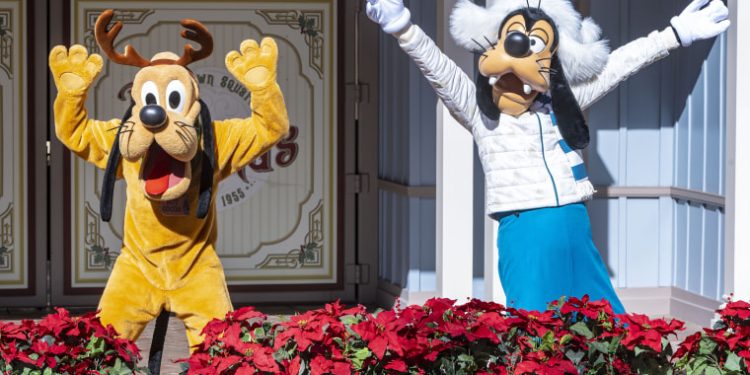 Disneyland characters and cast members attempt to unionize