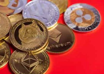 Crypto Analyst Says Altcoins Are About To Enter A Parabolic Curve, Here’s Why