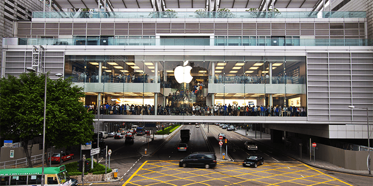 Apple Eyes Growth: AI iPhone & $210 Target