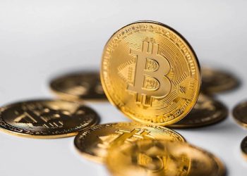 Bitcoin remains on the positive side above the $70,000 level