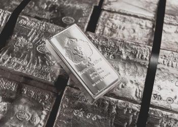 Silver’s Rally: A Beacon for Bulls with a Hint of Caution