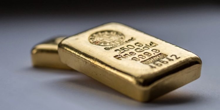 Gold Prices Drop 3.4% Amid High U.S. Interest Rates