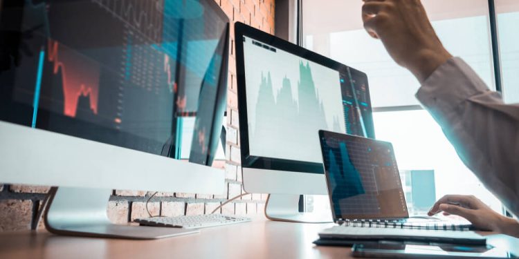 CROWN Token Price Falls 25.4%, Volume Soars to $1.6M