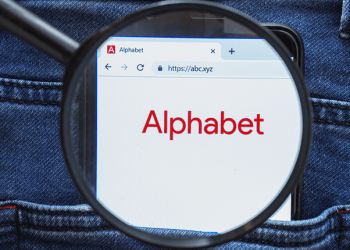 Alphabet Tops Tech Stocks, Held by 70% of Hedge Funds