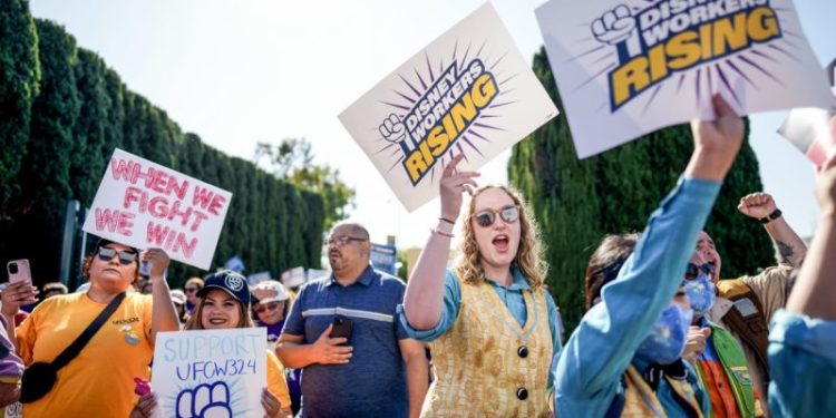 Disneyland workers reach tentative deal with company, averting strike