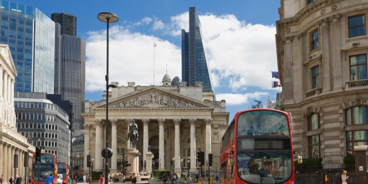 London Stock Market Today – Why Is FTSE 100 Declining?