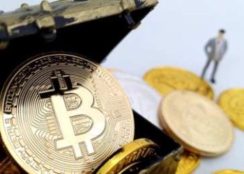 1,000 Bitcoin On The Move: Satoshi-Era Whale Stirs The Crypto Waters