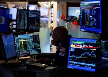 Dow closes nearly 500 points lower Thursday as investors’ recession fears awaken