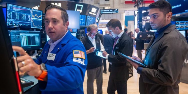 U.S. markets close sharply lower — but some economists say economy looks stable