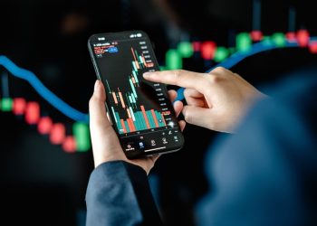 AMD: AI Portfolio with $4.9B Cash