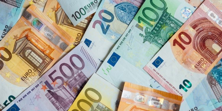 EURUSD and GBPUSD: EURUSD is slowing the bullish scenario