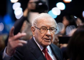 Warren Buffett — worried about impersonators — says he doesn’t endorse candidates or investments