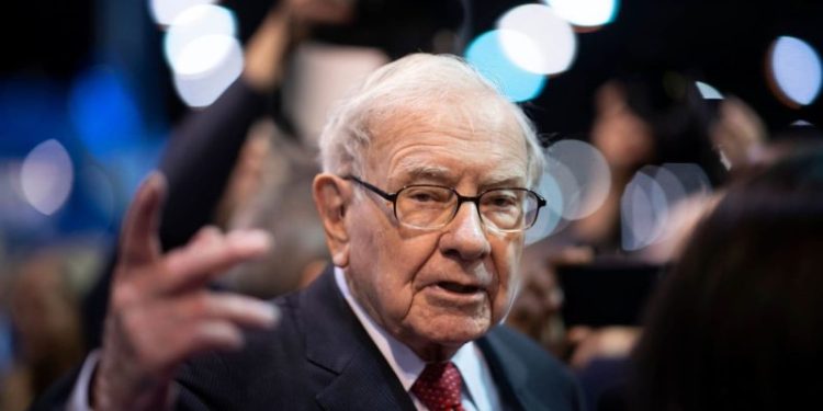 Warren Buffett — worried about impersonators — says he doesn’t endorse candidates or investments
