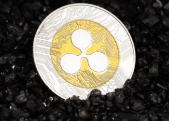 XRP Below $1? Not Happening, Claims Millionaire Analyst