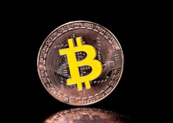 Is Bitcoin Showing Early Signs Of Bullish Divergence? Analyst Explains