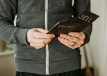 Solana Sentiment Hits 1-Year Low Amid Market Correction – Analyst Suggests Drop To $70