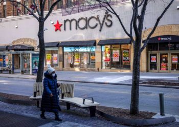 Macy’s turnaround hinges on revamping some stores and closing others. It appears to be working.