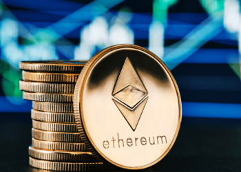 Ethereum Breakdown: Analyst Eyes $1,200 Price Target