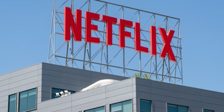 Netflix maintained its 2025 guidance. That may not be the sign of confidence it seems.
