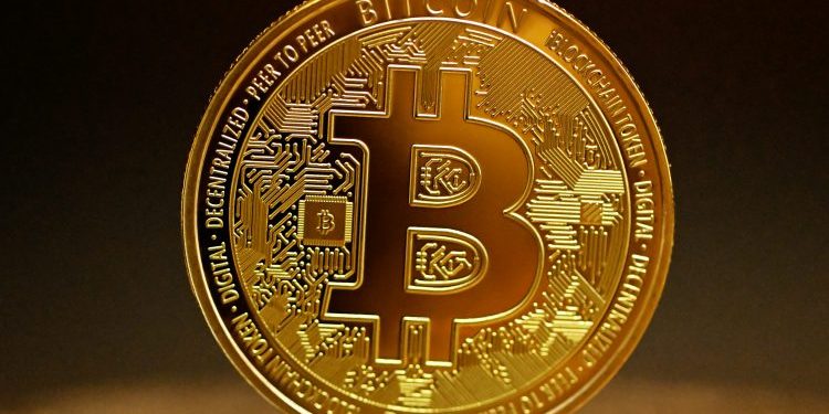Bitcoin Strengthens Vs. Gold, Analyst Sees ‘Higher Than Expected’ Returns