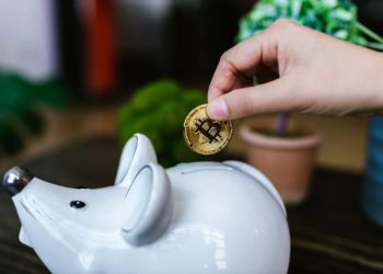 Buy Bitcoin, Ditch The Banks Before It’s Too Late—Kiyosaki