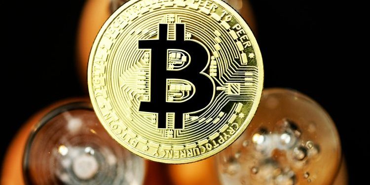 Bitcoin Stays Resilient While Wall Street Stumbles – Details