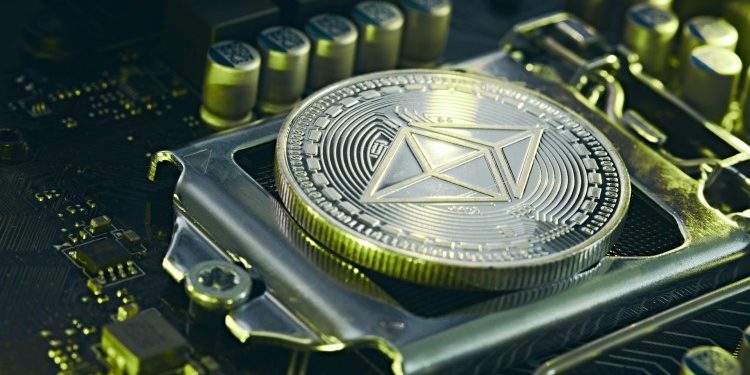 Ethereum Stuck Between Retail Sell-Off And Whale Accumulation, Analyst Explains