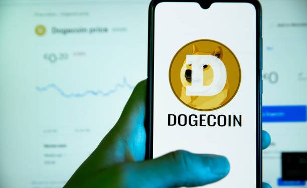 Dogecoin Caught In Compression: Descending Triangle Warns Of Potential Collapse