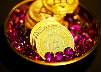 Bitcoin Sees Negative Funding On Binance – A Classic Setup For A Short Squeeze?