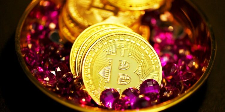 Bitcoin Sees Negative Funding On Binance – A Classic Setup For A Short Squeeze?