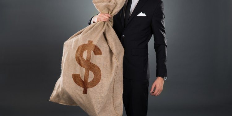 Who Flipped The Switch? Bitcoin STHs Accumulate While LTHs Take Profit