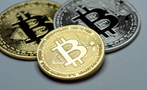 Bitcoin Prepares For Make-Or-Break Move As Textbook Triangle Meets Tight Range